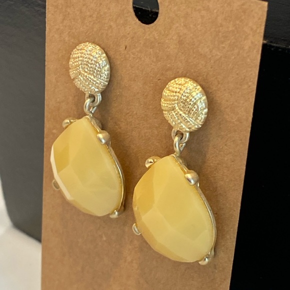 027-Fashion Earrings - Picture 3 of 4